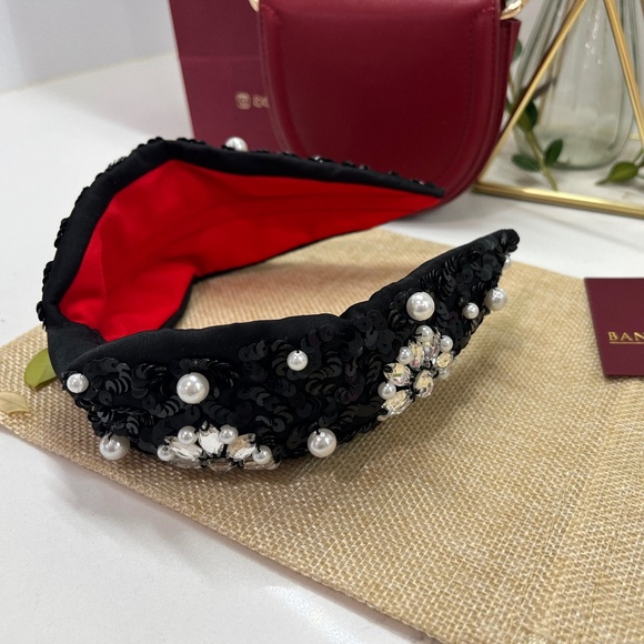 Handcrafted Luxury heads piece with pearls main image 4